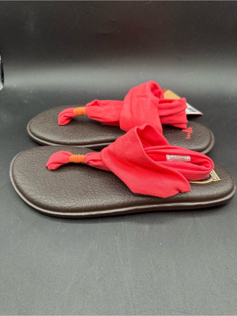 NWT SANUK Yoga Mat Sling 2 CORAL Women's Flip Flop Sandal Slide Casual Size 9